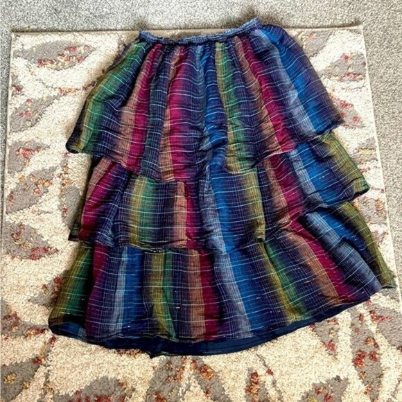 BEAUTIFUL WATERFALL CIELUN SKIRT WITH GOLD THREAD ACCENT - Picture 3 of 8